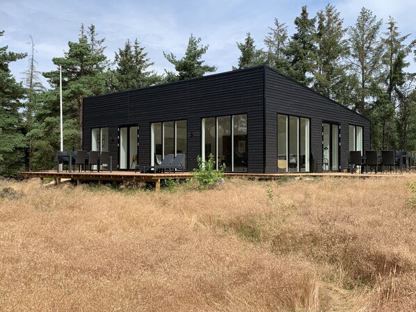 المنشأة من الخارج