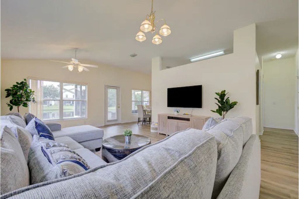🏖NEW! Cozy & Luxury LAKEVIEW home - Close to beach
