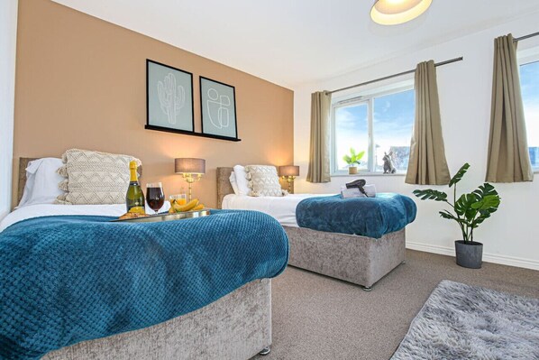 4 bedrooms, desk, iron/ironing board, travel crib