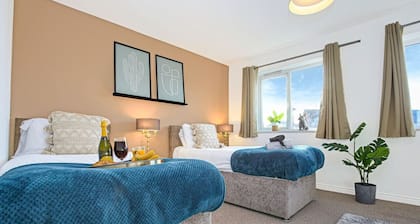 4 Bedroom 3.5 Bathroom House âą Free Parking âą Fast Wifi âą Smart TV