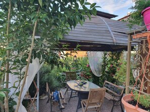 House, 1 Queen Bed | Balcony