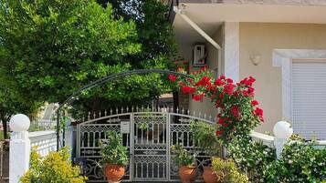 House, 1 Queen Bed | Exterior
