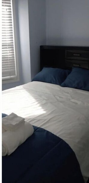 4 bedrooms, desk, iron/ironing board, free WiFi