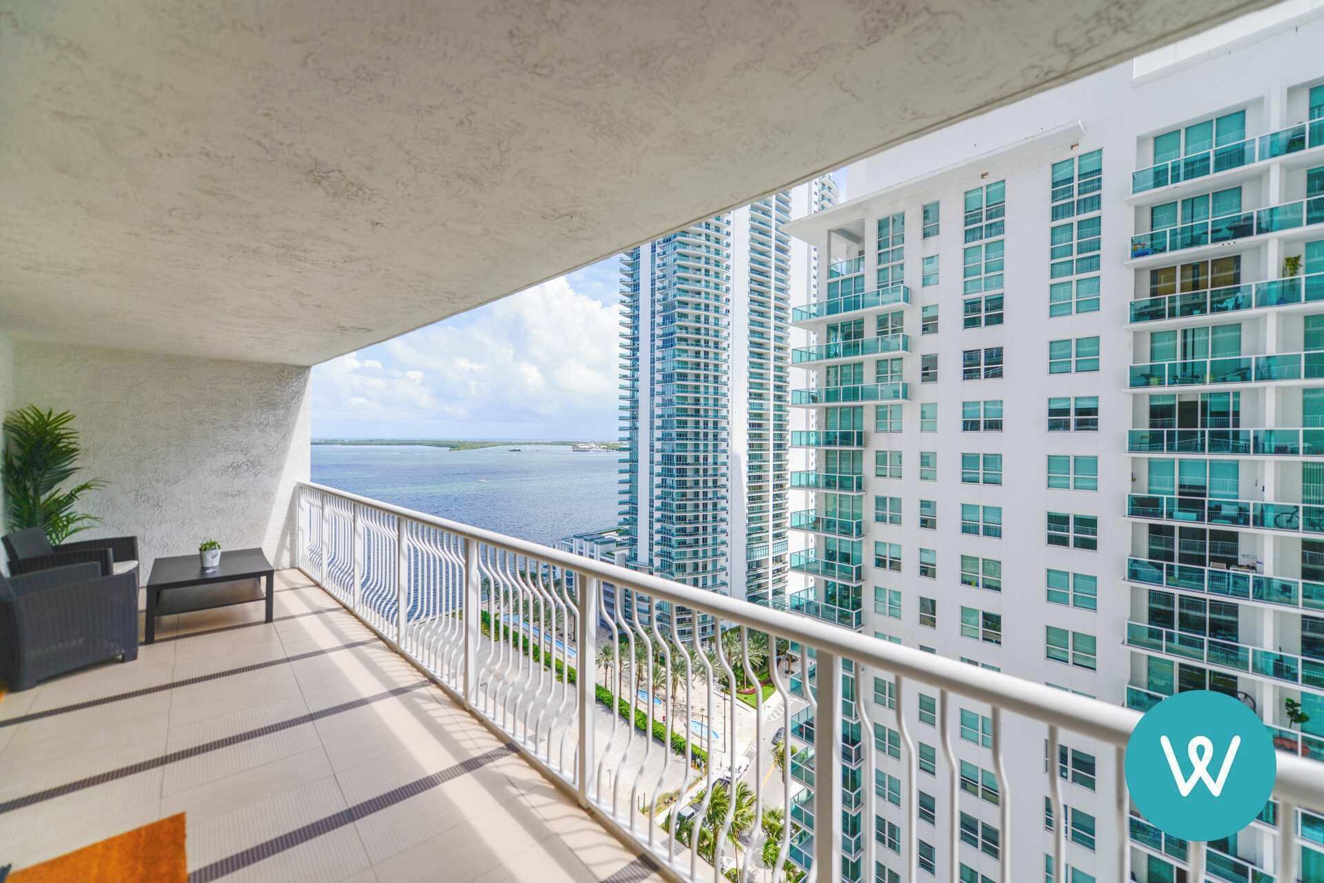 Stylish 1BR | Free Parking | Near Kaseya Center