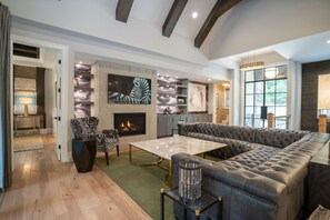 Smart-TV, Kamin, Tischfußball, Stereoanlage