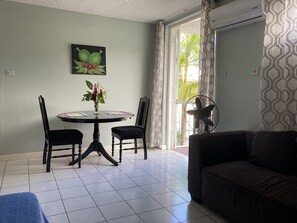 Interior - Lovely condo w/beach access - sleeps 5 guests (Ocho Rios)
