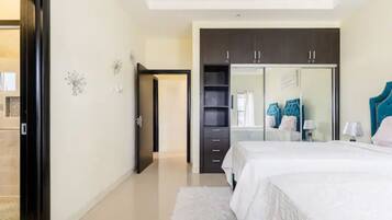 3 bedrooms, iron/ironing board, WiFi (free), bed sheets