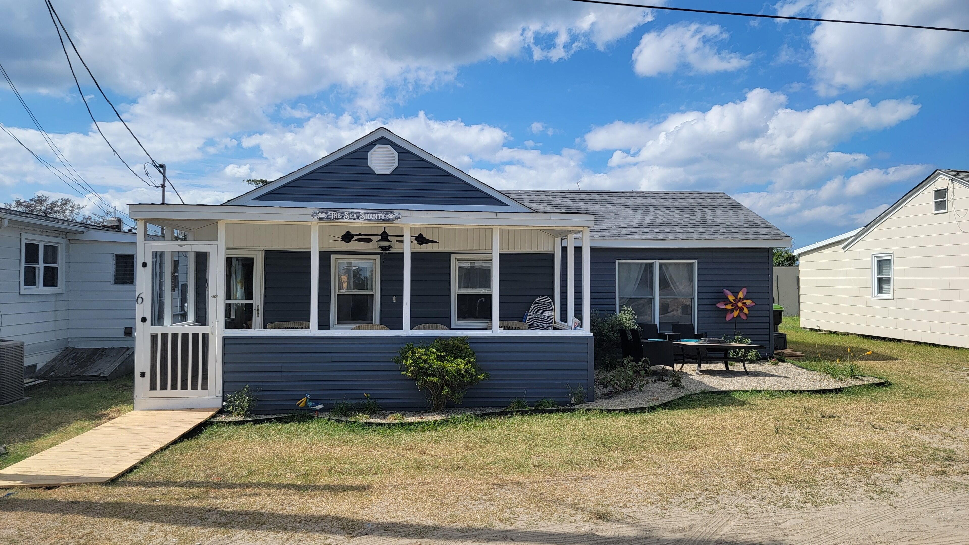 Newly Remodeled Broadkill Beach Cottage 150ft to water & pet friendly