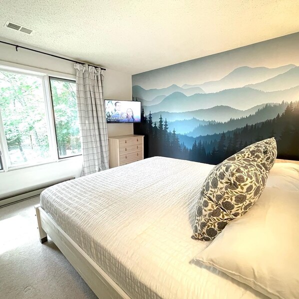 4 bedrooms, desk, iron/ironing board, travel crib