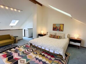 2 bedrooms, WiFi - Chic-Retro Ski Loft | Mountain Creek slope-side (Vernon Township)