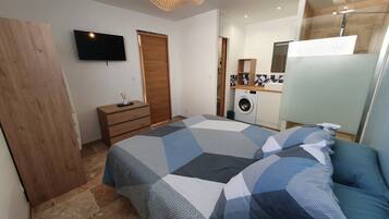 1 chambre, lit parapluie, Wi-Fi gratuit, draps fournis