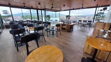 Desayuno buffet incluido todos los días