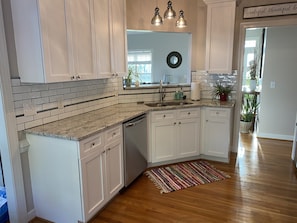 Interior - Saltwater Pool-Hottub-4 BR 3 BA-King beds-7 miles to the Beach! (Wilmington)