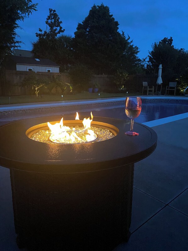 Property grounds - Saltwater Pool-Hottub-4 BR 3 BA-King beds-7 miles to the Beach! (Wilmington)