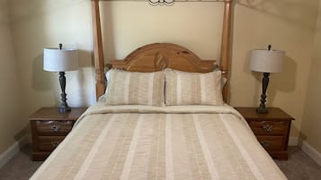 3 chambres, bureau, fer et planche à repasser, lit parapluie