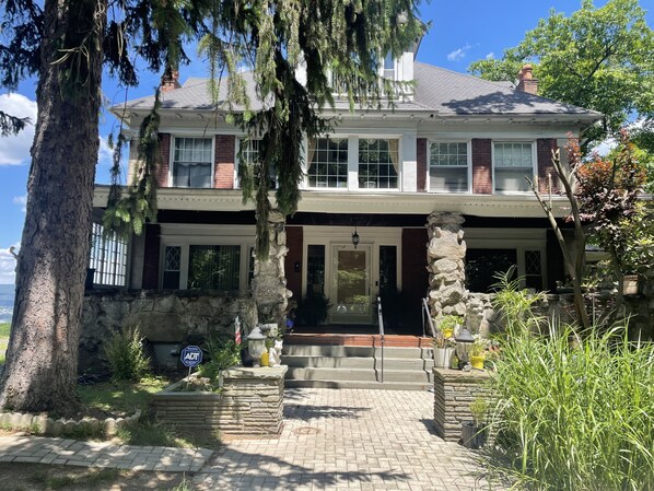 Exterior - Espectacular view to the city of Scranton from your bedroom window (Scranton)