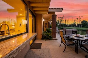 Outdoor dining - Cheerful Condo in Monterey Country Club 2BR + Den (Palm Desert)