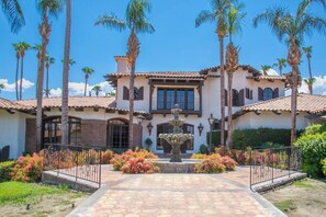 Exterior - Cheerful Condo in Monterey Country Club 2BR + Den (Palm Desert)