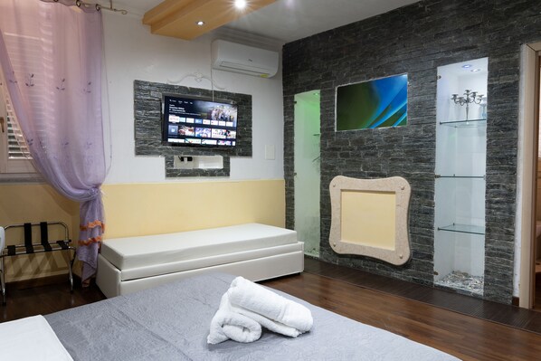 1 chambre, fer et planche à repasser, accès au Wi-Fi (inclus)