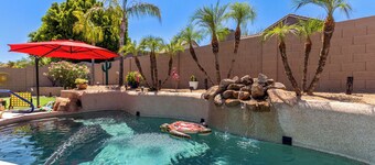 Resort Style Home, Private"Heated Pool", Putting Green, Pool Table, Near Phoenix