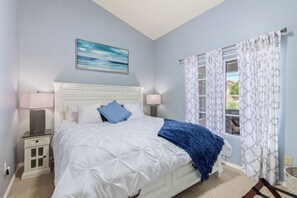 3 dormitoris, planxa i posts de planxar i un bressol de viatge 