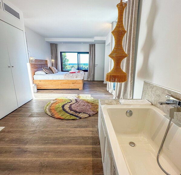 4 bedrooms, iron/ironing board, travel cot, WiFi