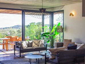 TV - Villa Santa Lucia Di Fautea (sainte lucie de porto vecchio)