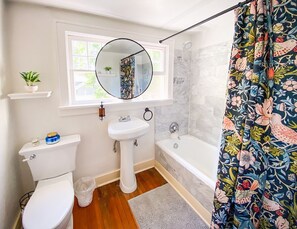 Combined shower/bathtub, hair dryer, towels, soap