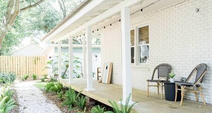 The Davis: Spacious SSI Retreat Near Beach - Sleeps 14 w/ Private Guest Cottage