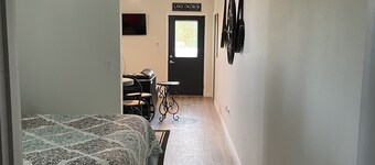 Millers Bay Hideaway Charmer 4 blocks from Miller's Bay!