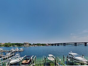 Marina - Palm Court Yacht Club #308 by Southern Vacation Rentals (Fort Walton Beach)