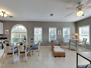 Dining - Treasured Times by Southern Vacation Rentals (Santa Rosa Beach)