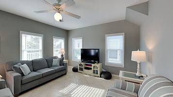 House, Multiple Beds, Balcony, Ocean View | Living area | 40-inch TV with digital channels, MP3 dock