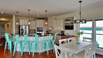 House, Multiple Beds, Balcony | Dining