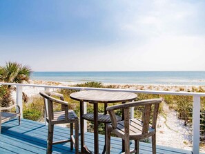 Outdoor dining - Blue Heron by Southern Vacation Rentals (Pensacola Beach)
