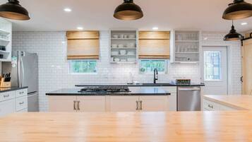 House, Multiple Beds, Balcony, Ocean View | Private kitchen | Fridge, microwave, oven, stovetop