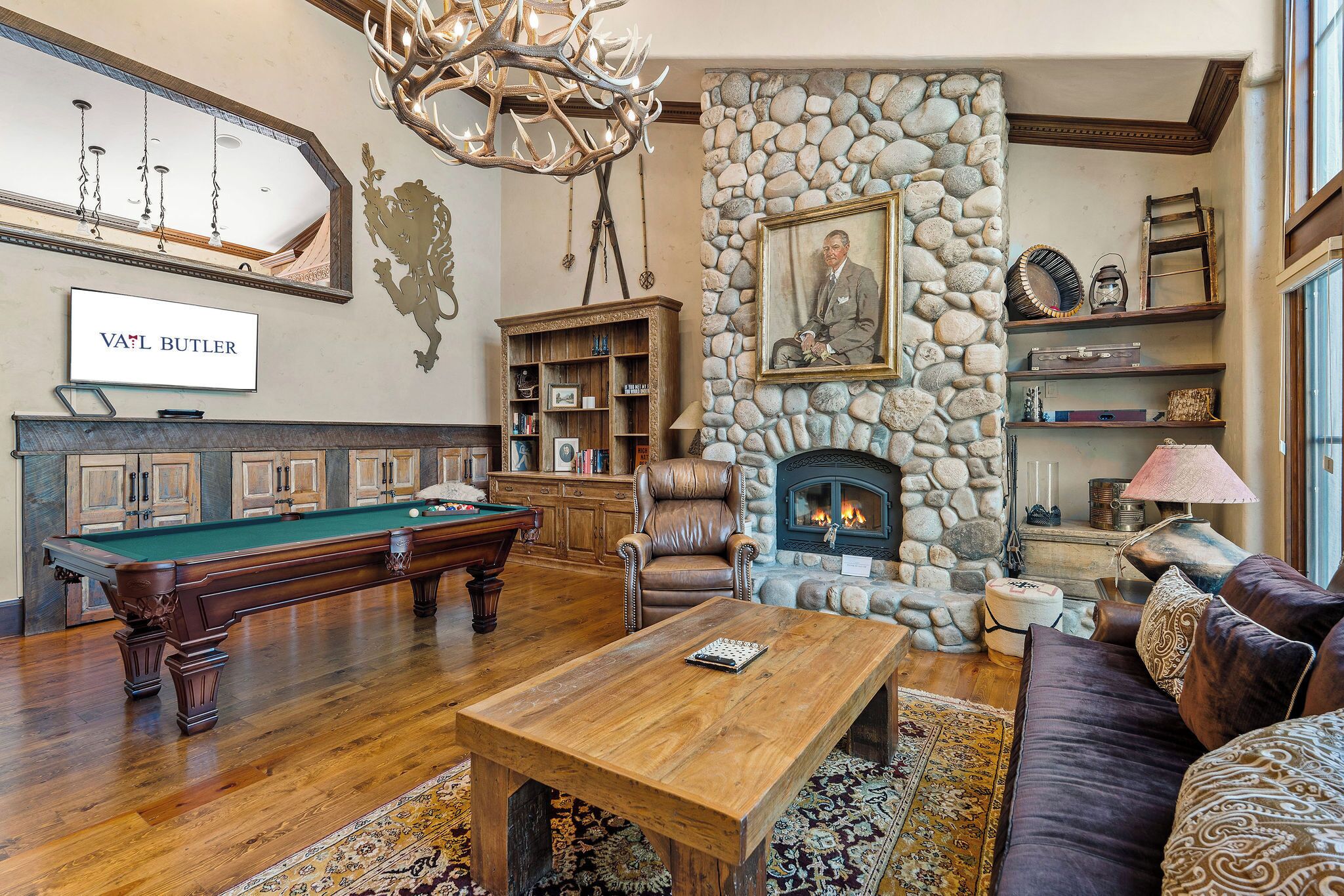 TV connectée, cheminée, espaces bureaux