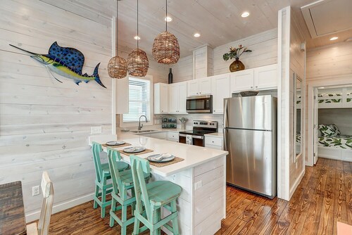 Brand New 3bdr/2.5 Bath.  Private Pool!