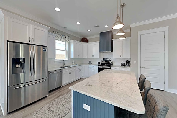 House, Multiple Beds, Kitchen | Private kitchen | Coffee/tea maker, fridge, microwave, oven