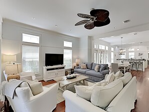 House, Multiple Beds, Balcony, Garden View | Living area