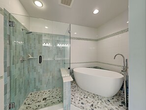 Condo, Multiple Beds, Balcony, Ocean View | Bathroom | Towels, toilet paper
