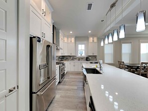 獨棟房屋, 多張床, 陽台 | 私人廚房 | 電冰箱、微波爐、烤箱、爐台