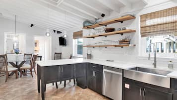 獨棟房屋, 多張床, 陽台, 花園景觀 | 私人廚房 | 電冰箱、微波爐、烤箱、爐台