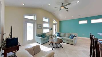 獨棟房屋, 多張床, 廚房, 海景 | 起居區 | 40-吋電視,提供數位頻道