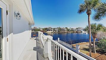 Luxury House, Multiple Beds, Balcony, Pool View | Property grounds