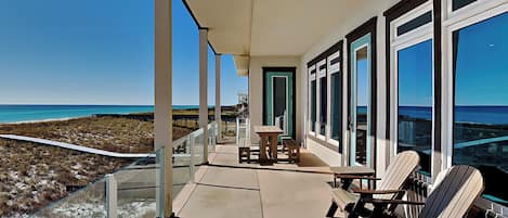 Ferienhaus, Mehrere Betten, Balkon, Meerblick | Speisen im Freien