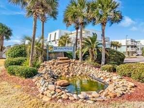 Property grounds - Boardwalk Townhomes #17A by Southern Vacation Rentals (Pensacola Beach)