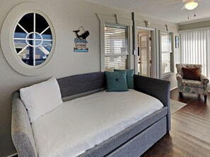 Studio (3 Bedrooms) | Property amenity