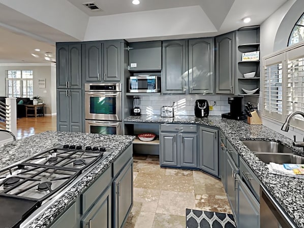 House, Multiple Beds, Balcony, Pool View | Private kitchen | Fridge, microwave, oven, stovetop