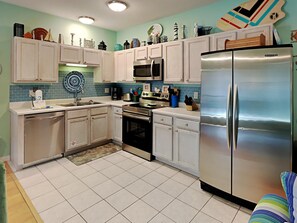 Condo, varias camas, balcón | Cocina privada | Refrigerador, microondas, horno y lavavajillas